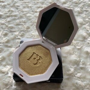 New Fenty Beauty Trophy Wife Gold Killawatt Highlighter